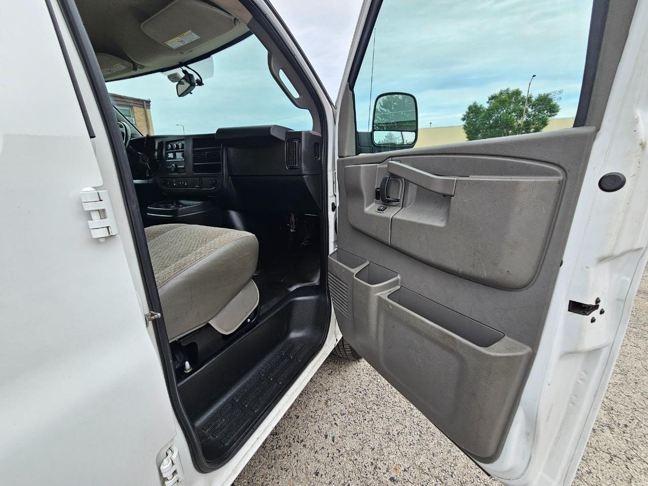 Chevrolet Express Cargo Van RWD 2500 135" 2021
