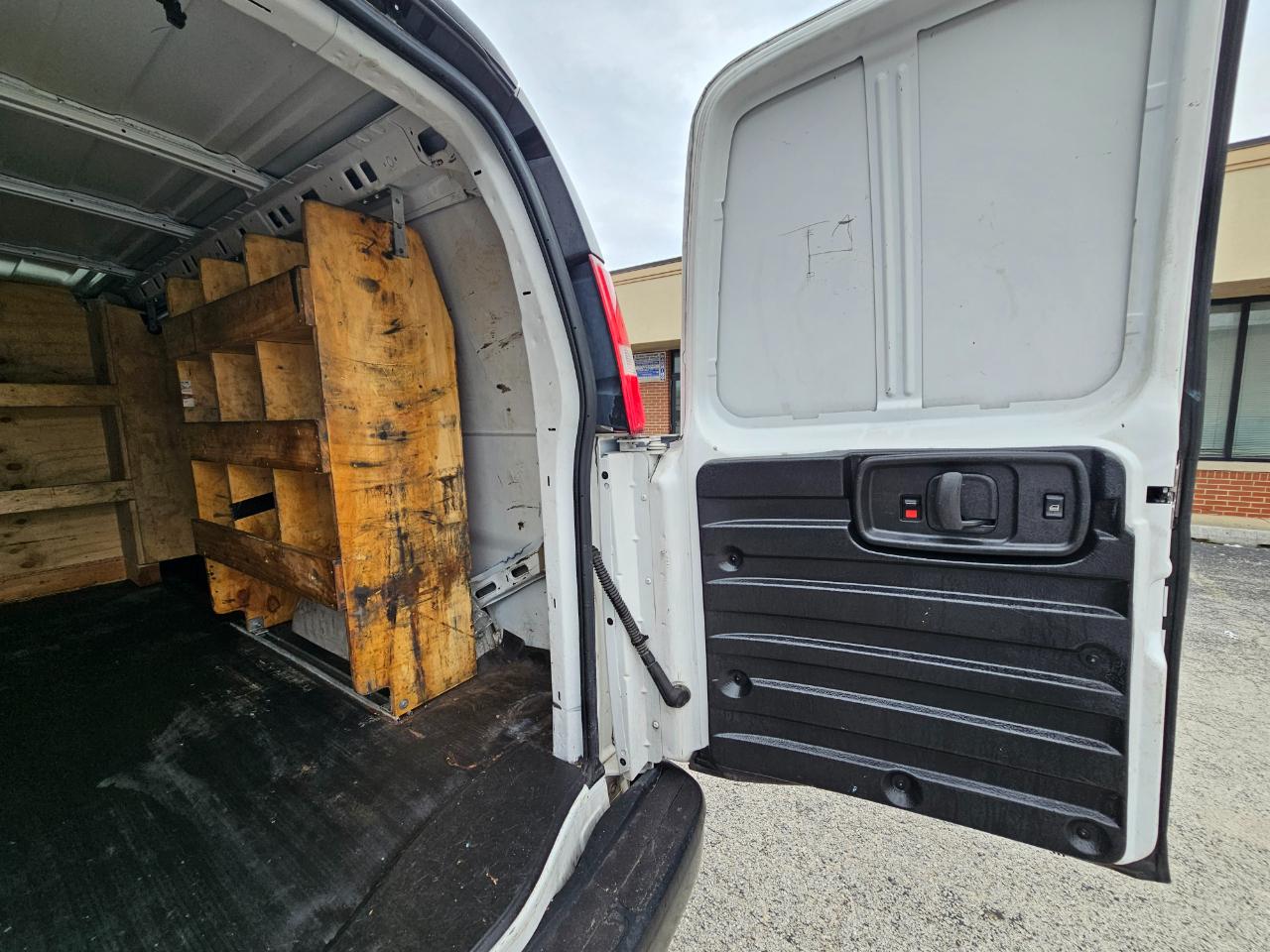 Chevrolet Express Cargo Van RWD 2500 135" 2021
