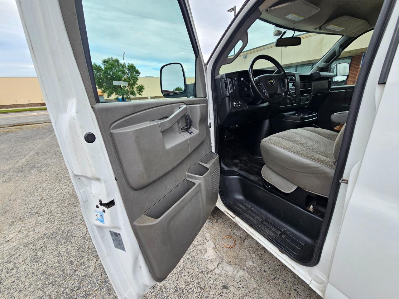 Chevrolet Express Cargo Van RWD 2500 135" 2021