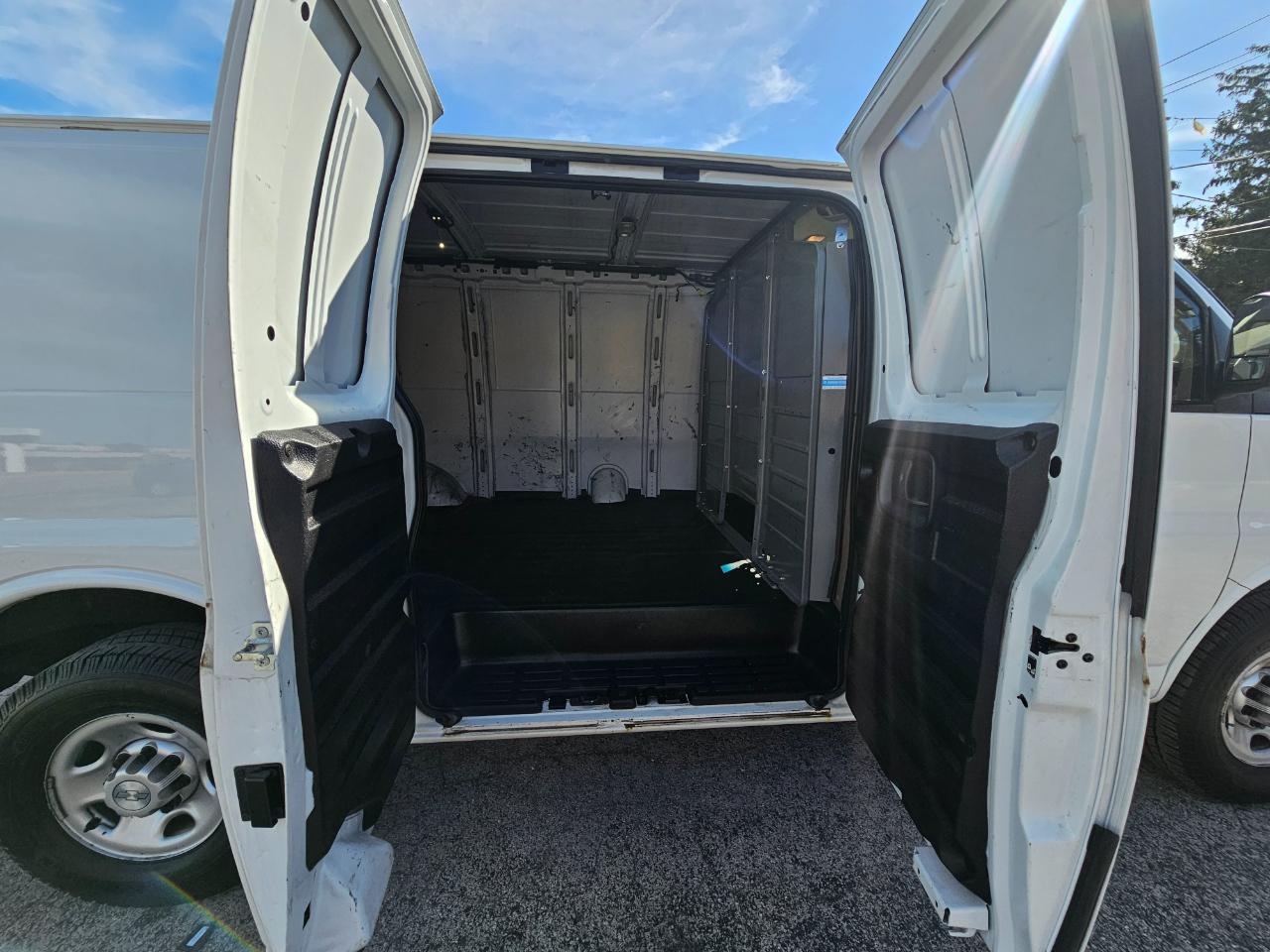 Chevrolet Express Cargo Van RWD 2500 135" 2019