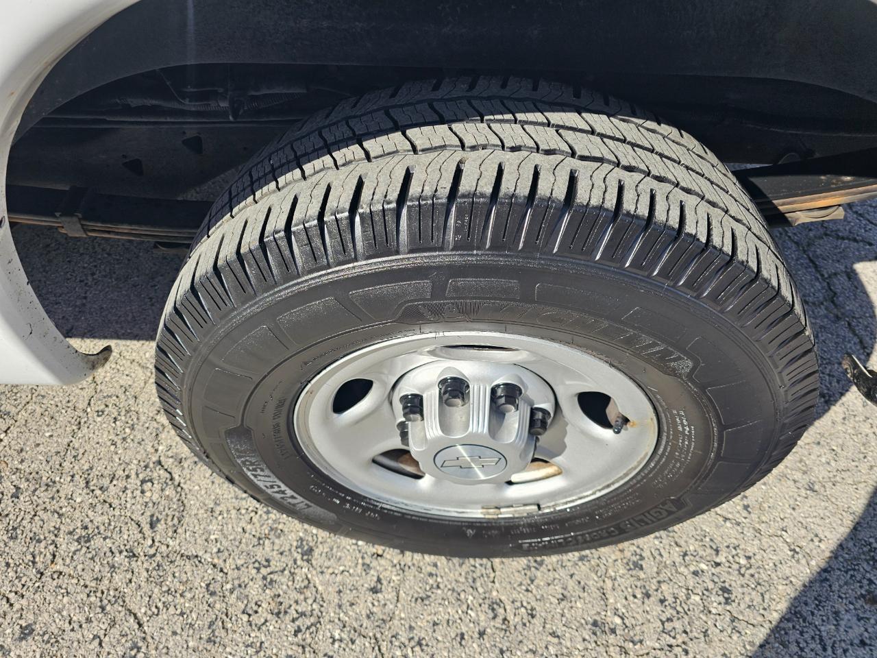 Chevrolet Express Cargo Van RWD 2500 135" 2019