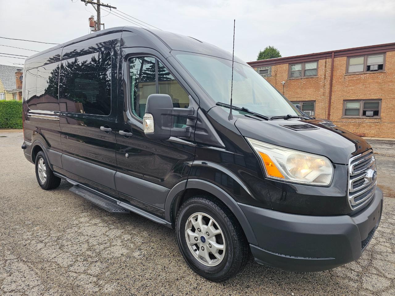 Ford Transit Wagon T-350 148" Med Roof XLT Sliding RH Dr 2015