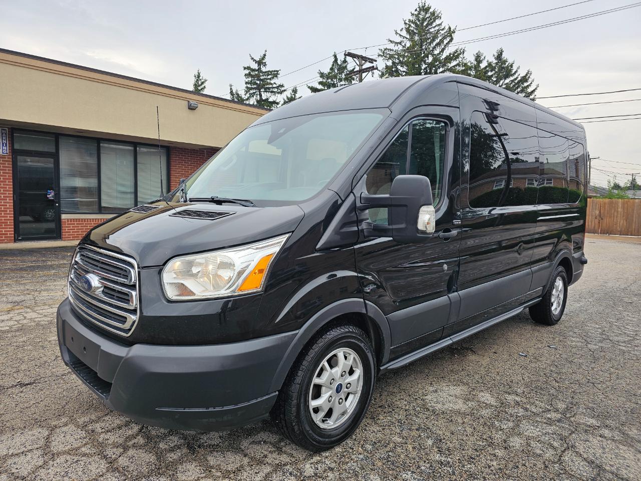 Ford Transit Wagon T-350 148" Med Roof XLT Sliding RH Dr 2015