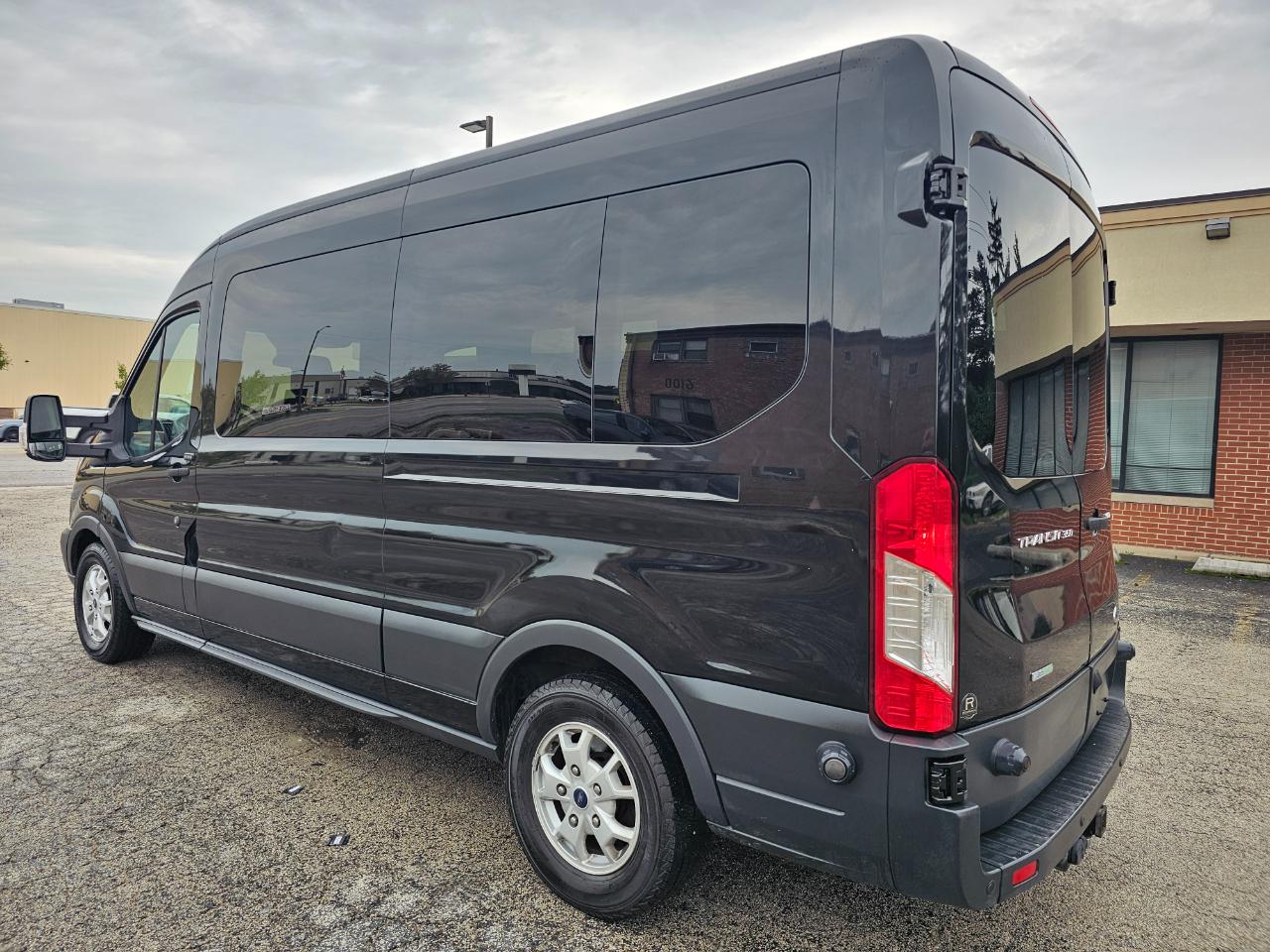 Ford Transit Wagon T-350 148" Med Roof XLT Sliding RH Dr 2015