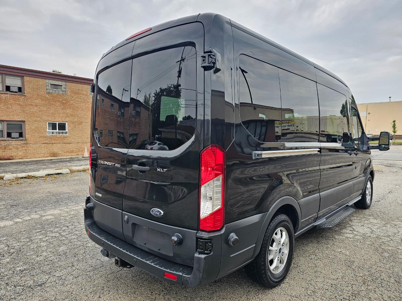 Ford Transit Wagon T-350 148" Med Roof XLT Sliding RH Dr 2015
