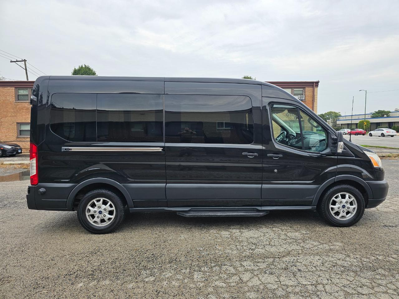 Ford Transit Wagon T-350 148" Med Roof XLT Sliding RH Dr 2015
