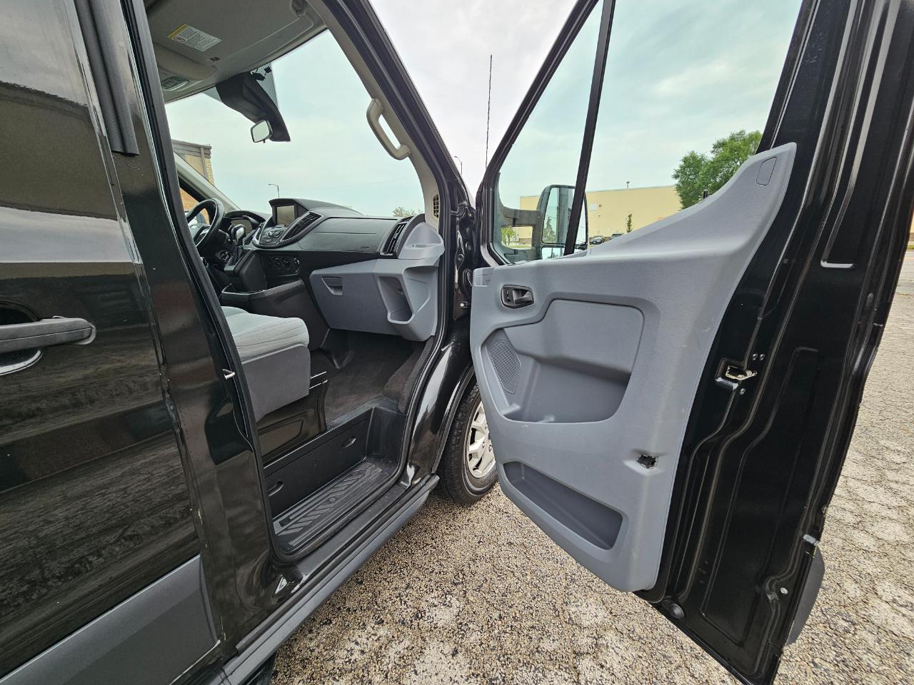Ford Transit Wagon T-350 148" Med Roof XLT Sliding RH Dr 2015
