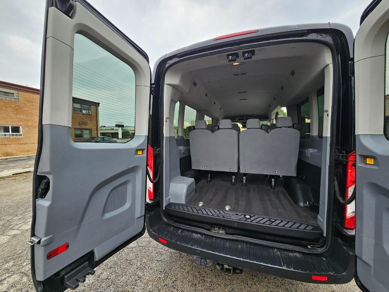 Ford Transit Wagon T-350 148" Med Roof XLT Sliding RH Dr 2015