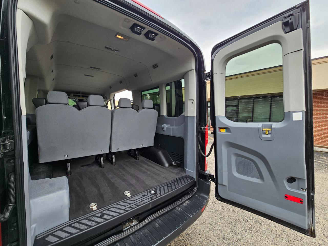 Ford Transit Wagon T-350 148" Med Roof XLT Sliding RH Dr 2015