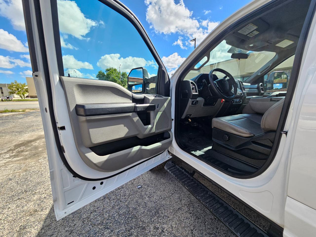 Ford Super Duty F-250 SRW XLT 4WD Reg Cab 8' Box 2019