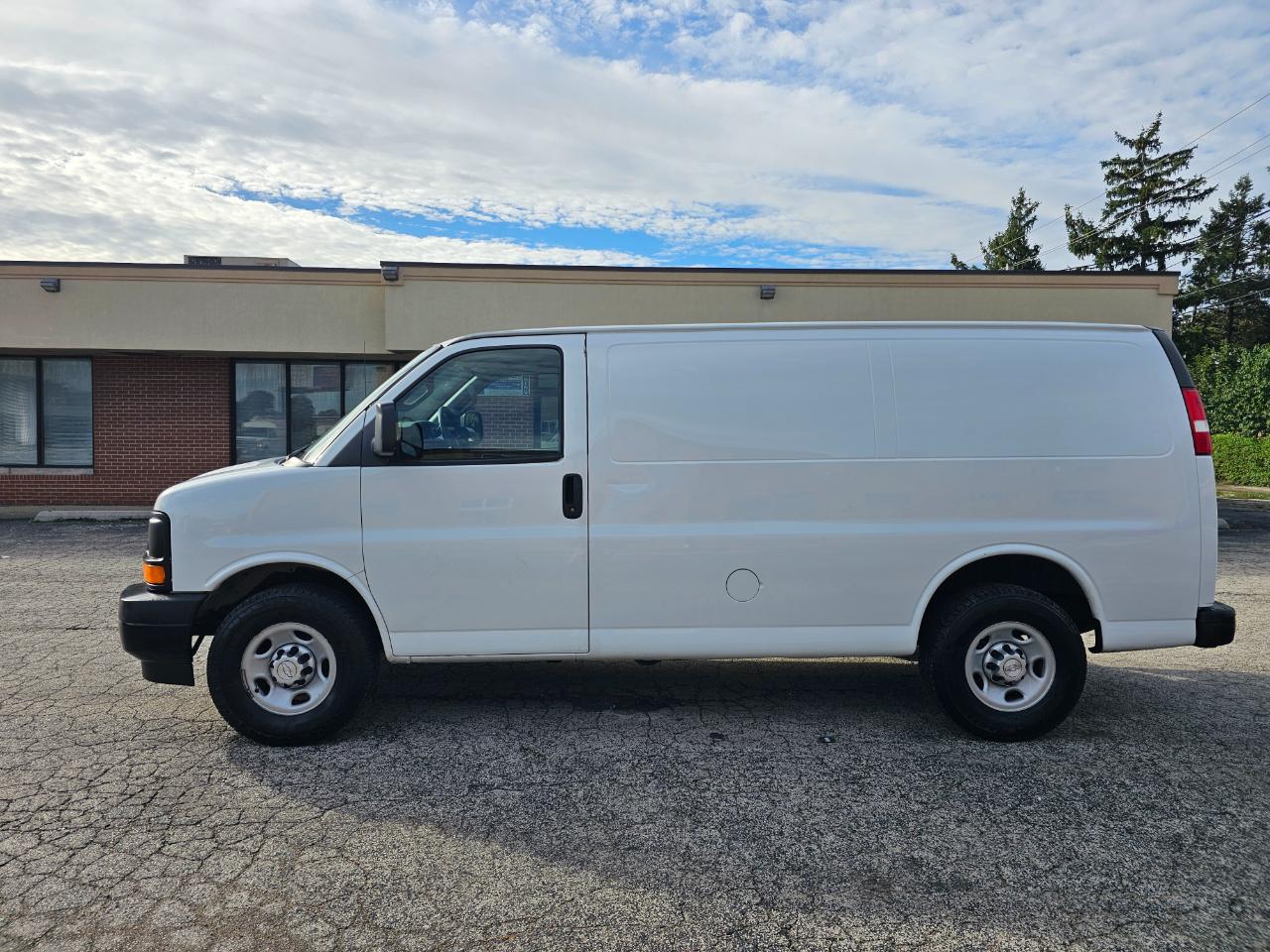 Chevrolet Express Cargo Van RWD 2500 135" 2017