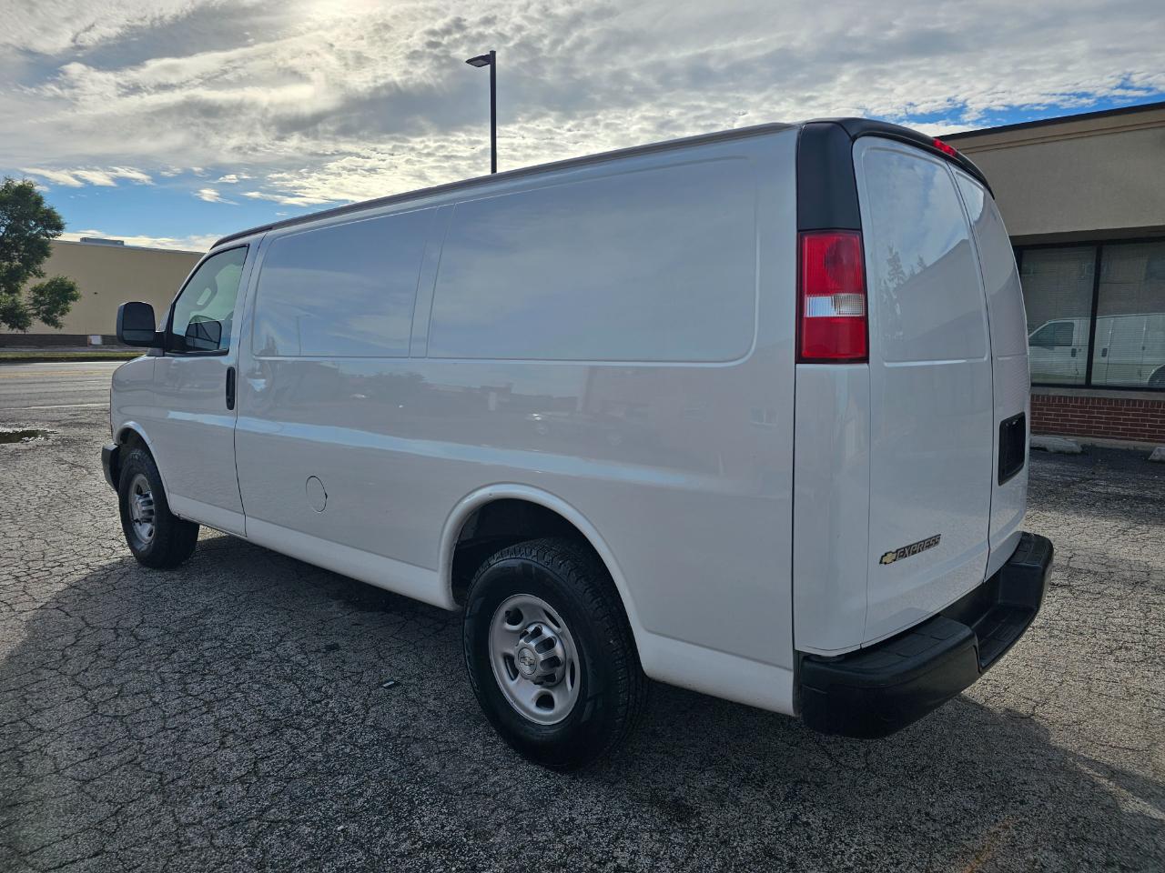 Chevrolet Express Cargo Van RWD 2500 135" 2017