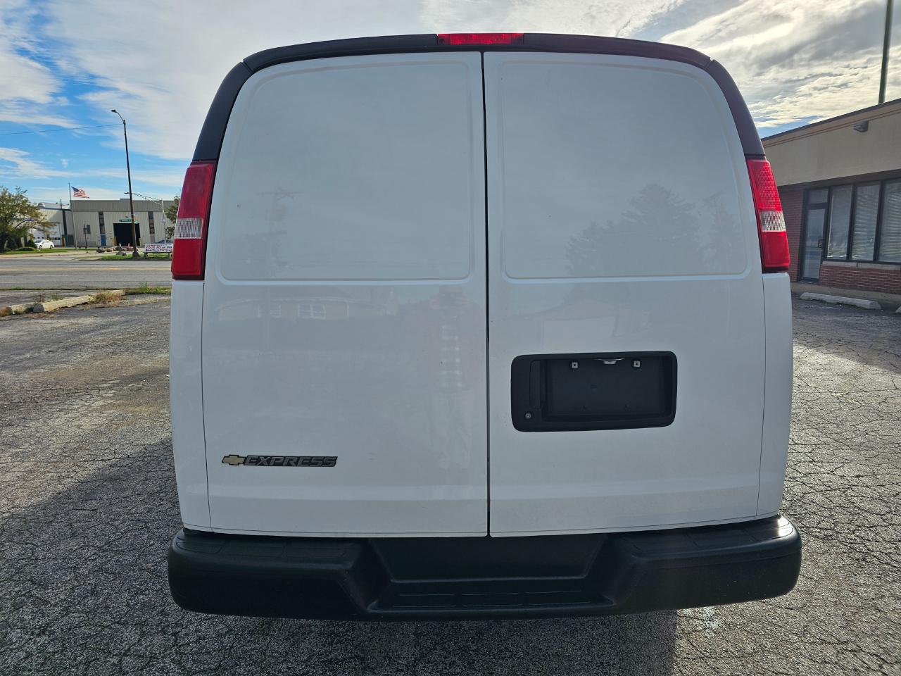 Chevrolet Express Cargo Van RWD 2500 135" 2017