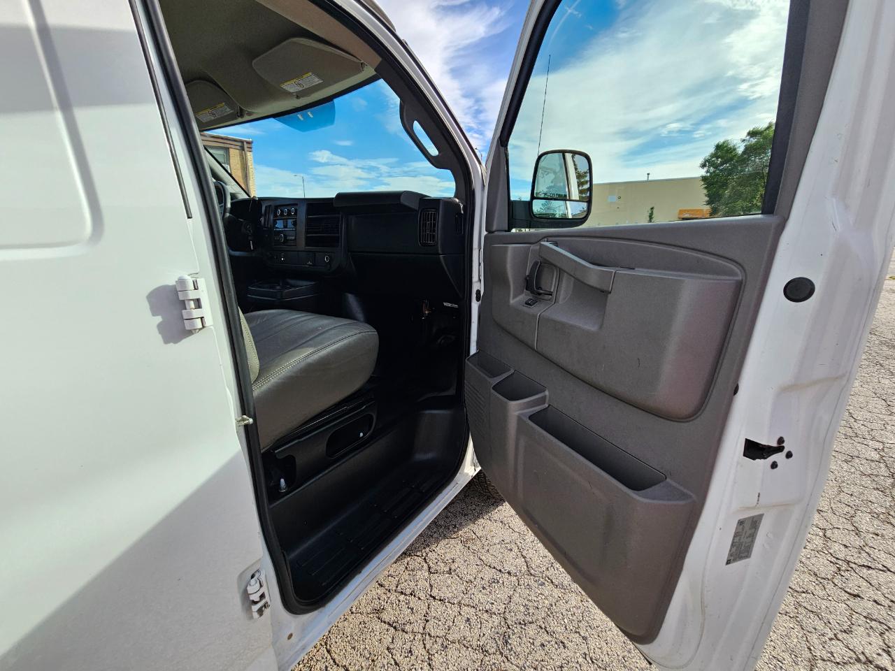 Chevrolet Express Cargo Van RWD 2500 135" 2017