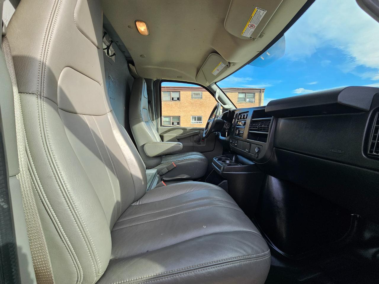 Chevrolet Express Cargo Van RWD 2500 135" 2017