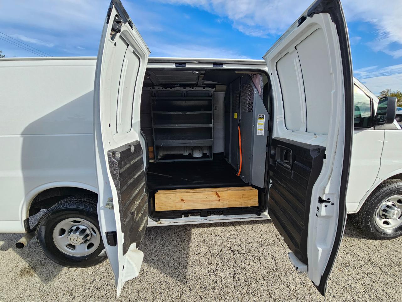 Chevrolet Express Cargo Van RWD 2500 135" 2017