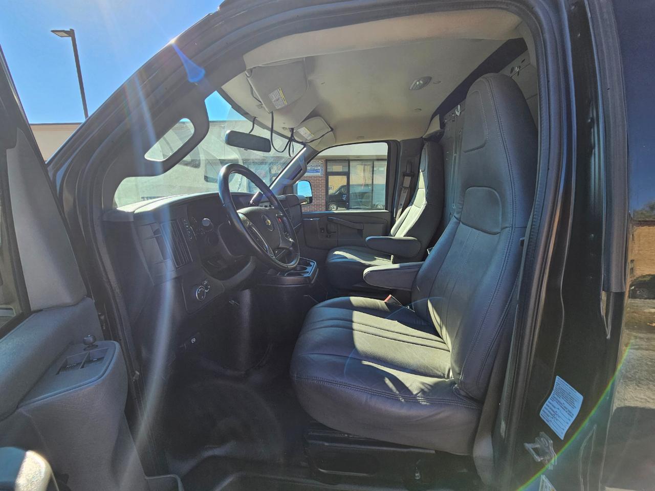 Chevrolet Express Cargo Van RWD 2500 135" 2018