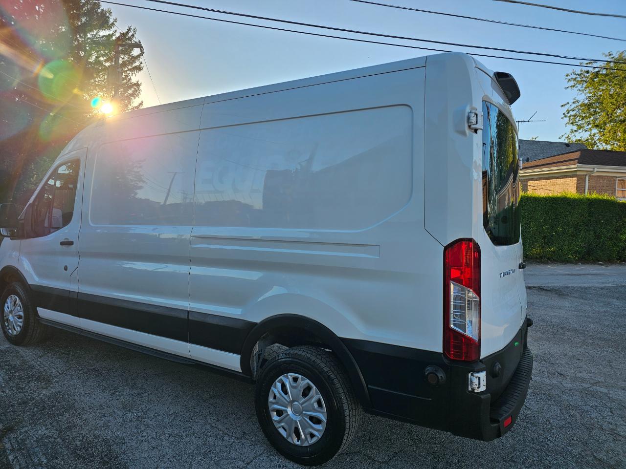 Ford Transit Van T-250 148" Med Rf 9000 GVWR Sliding RH Dr 2019