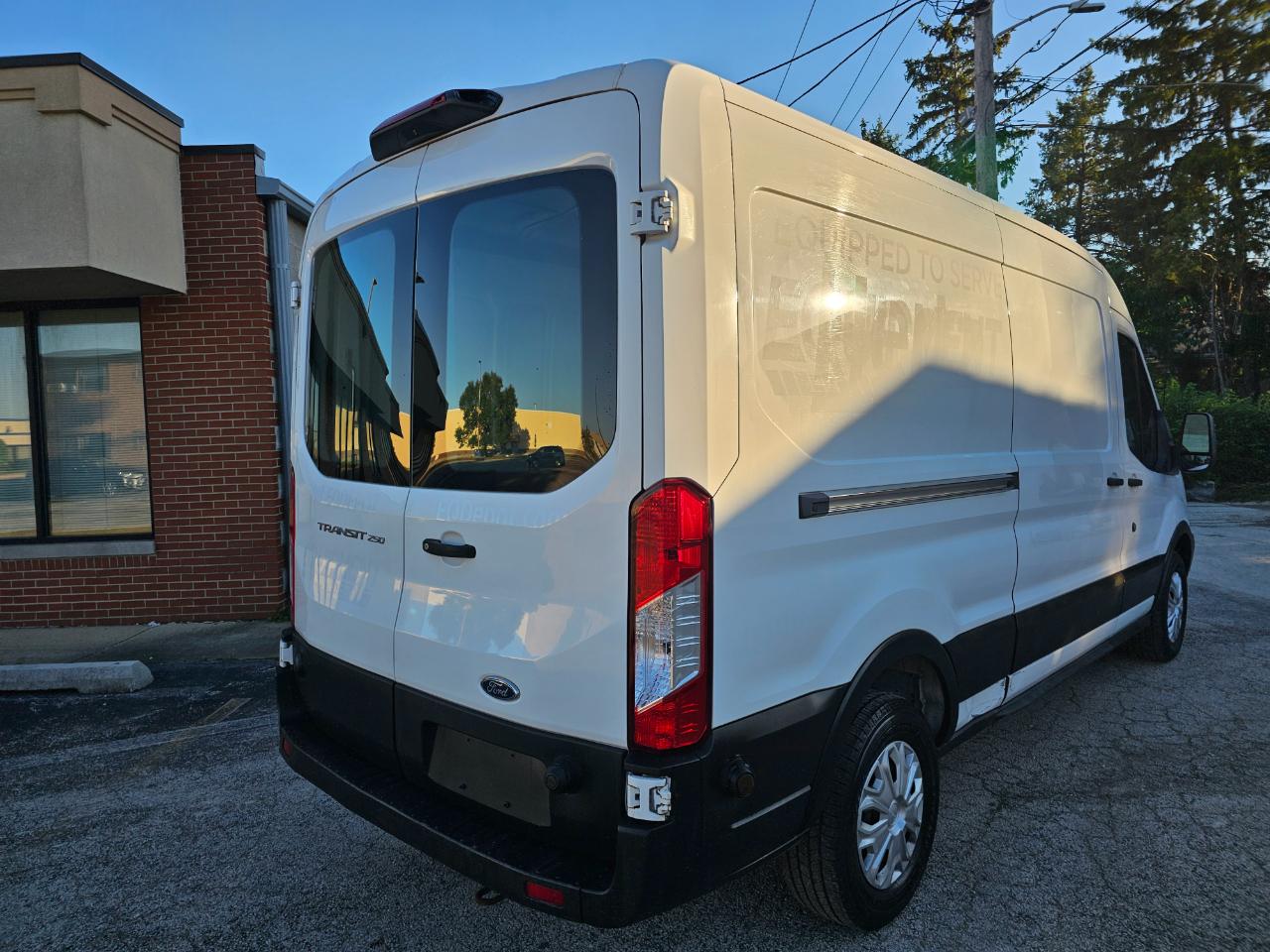 Ford Transit Van T-250 148" Med Rf 9000 GVWR Sliding RH Dr 2019