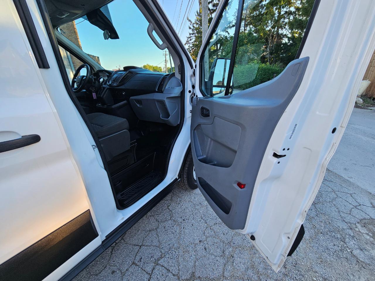 Ford Transit Van T-250 148" Med Rf 9000 GVWR Sliding RH Dr 2019