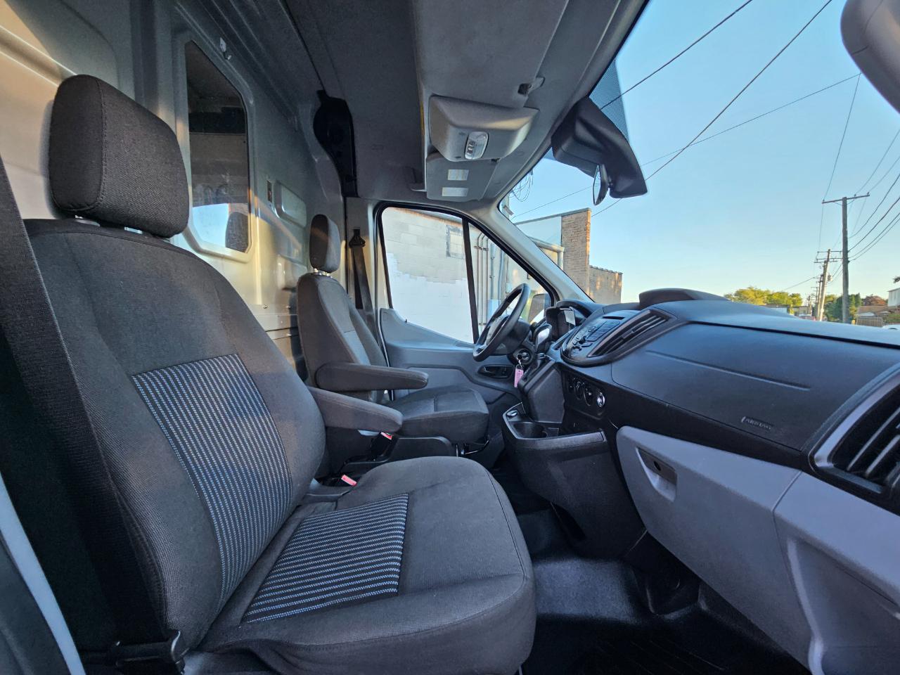 Ford Transit Van T-250 148" Med Rf 9000 GVWR Sliding RH Dr 2019