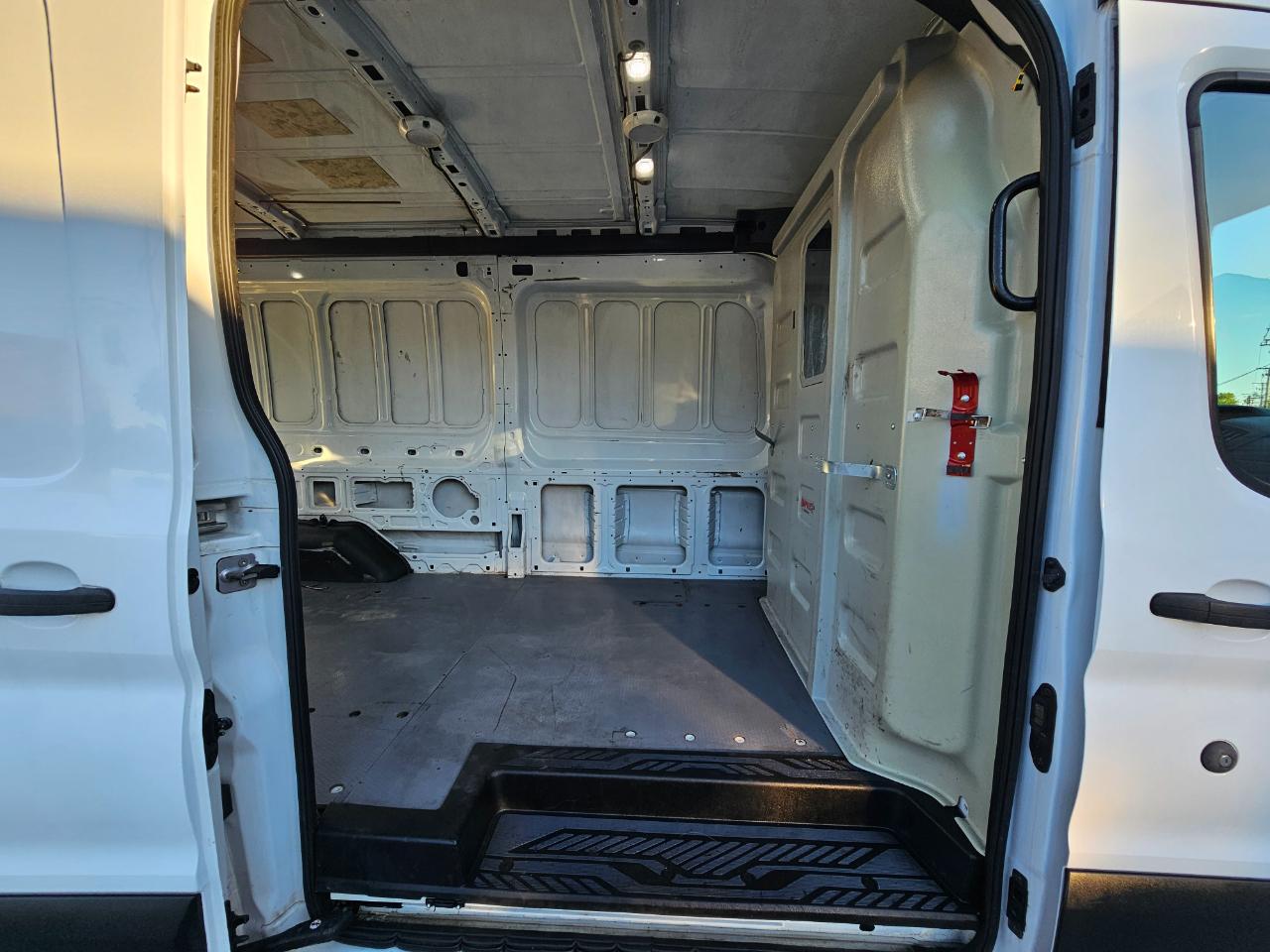 Ford Transit Van T-250 148" Med Rf 9000 GVWR Sliding RH Dr 2019