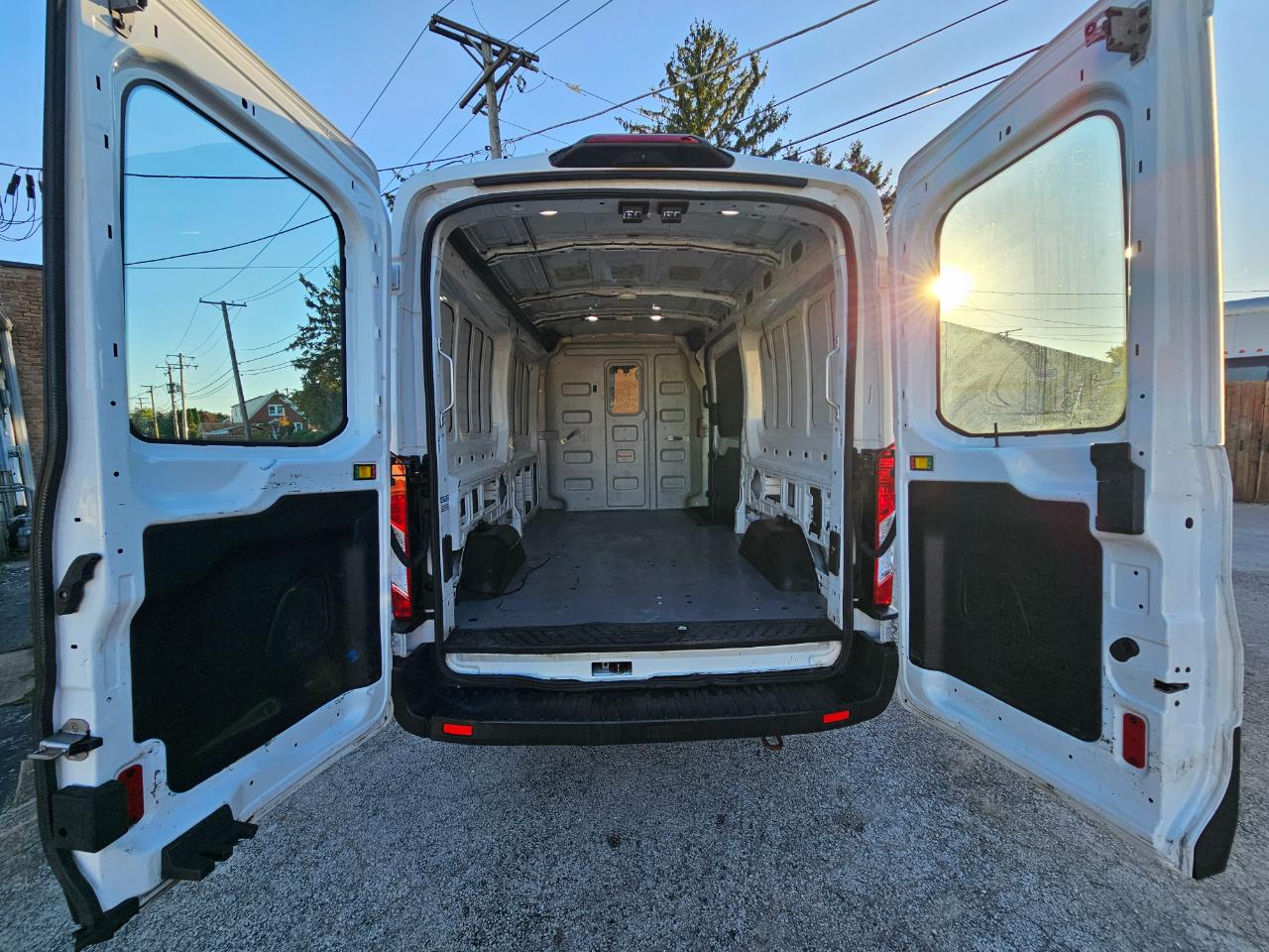 Ford Transit Van T-250 148" Med Rf 9000 GVWR Sliding RH Dr 2019