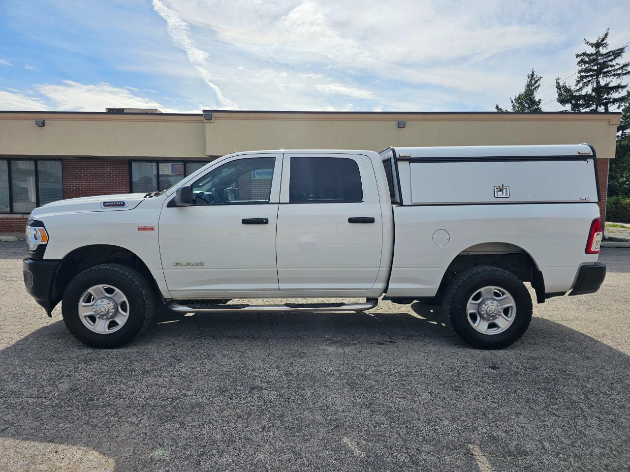 RAM 2500 Tradesman 4x4 Crew Cab 6'4" Box 2022