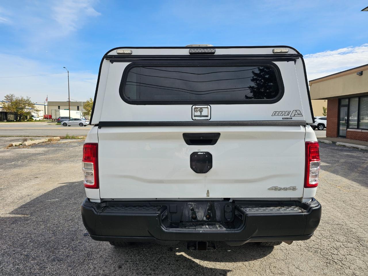 RAM 2500 Tradesman 4x4 Crew Cab 6'4" Box 2022