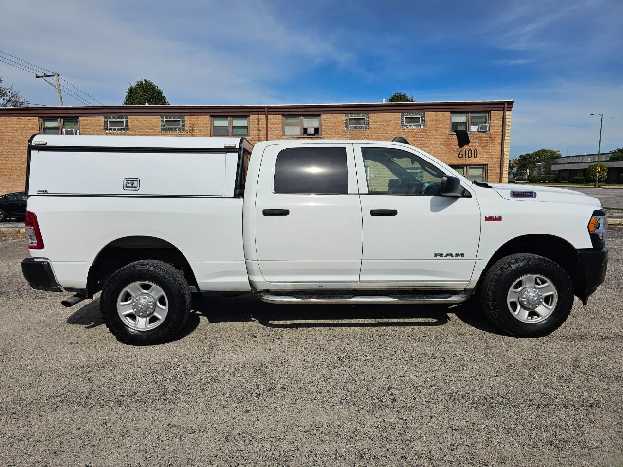 RAM 2500 Tradesman 4x4 Crew Cab 6'4" Box 2022