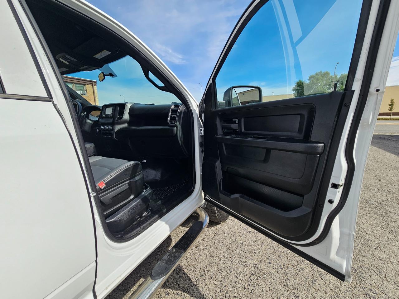 RAM 2500 Tradesman 4x4 Crew Cab 6'4" Box 2022