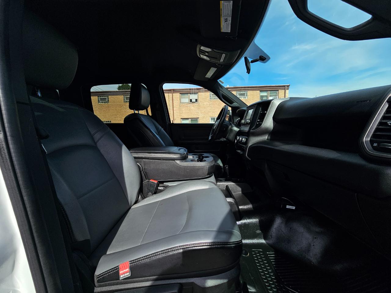 RAM 2500 Tradesman 4x4 Crew Cab 6'4" Box 2022