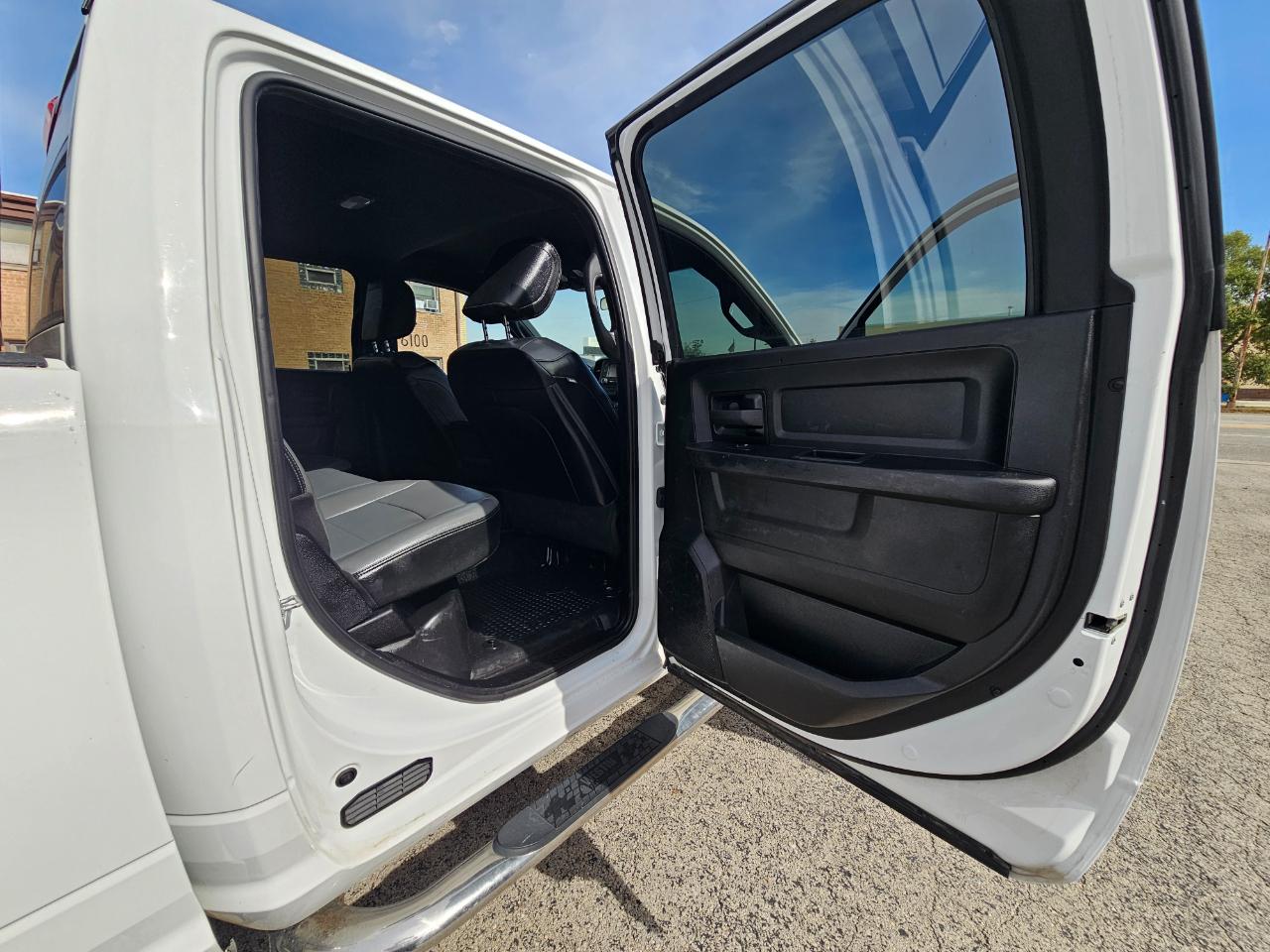 RAM 2500 Tradesman 4x4 Crew Cab 6'4" Box 2022