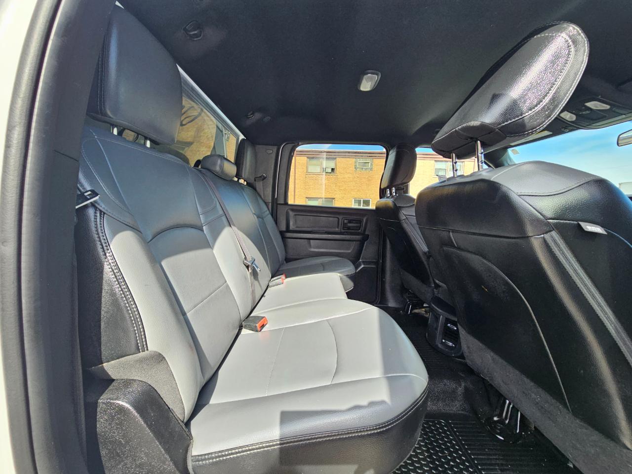 RAM 2500 Tradesman 4x4 Crew Cab 6'4" Box 2022