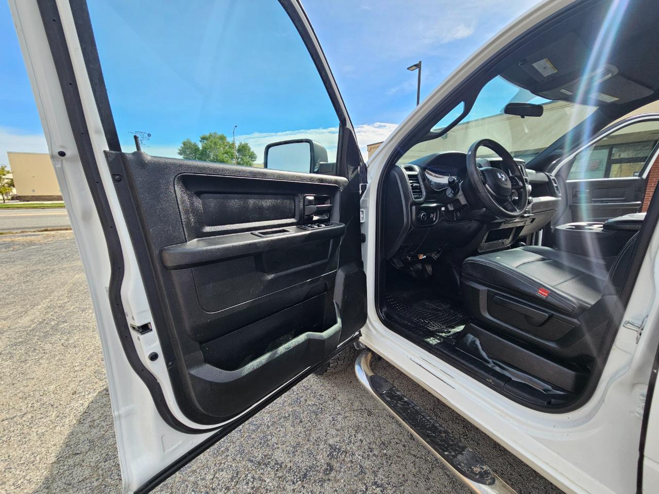 RAM 2500 Tradesman 4x4 Crew Cab 6'4" Box 2022