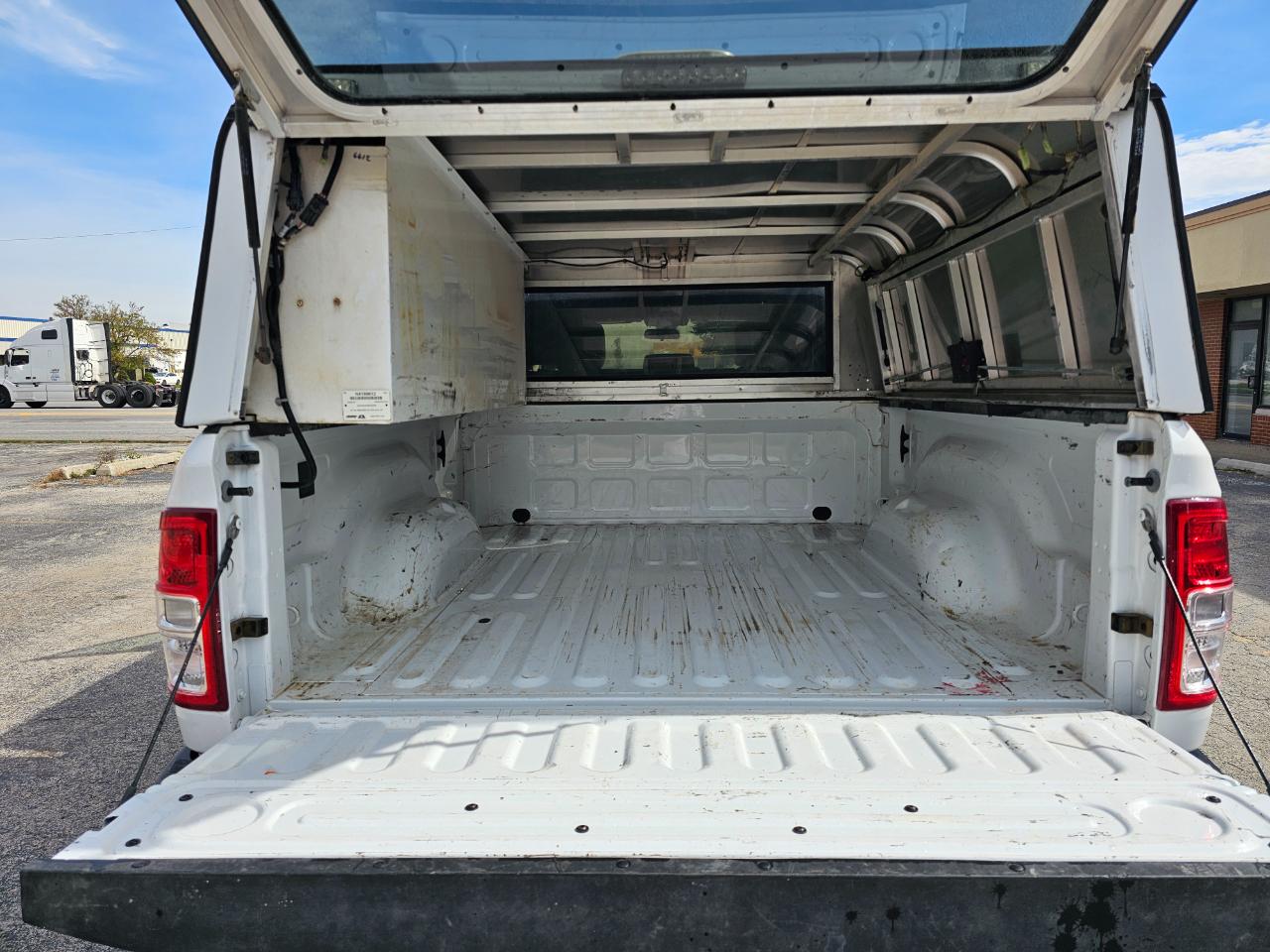 RAM 2500 Tradesman 4x4 Crew Cab 6'4" Box 2022