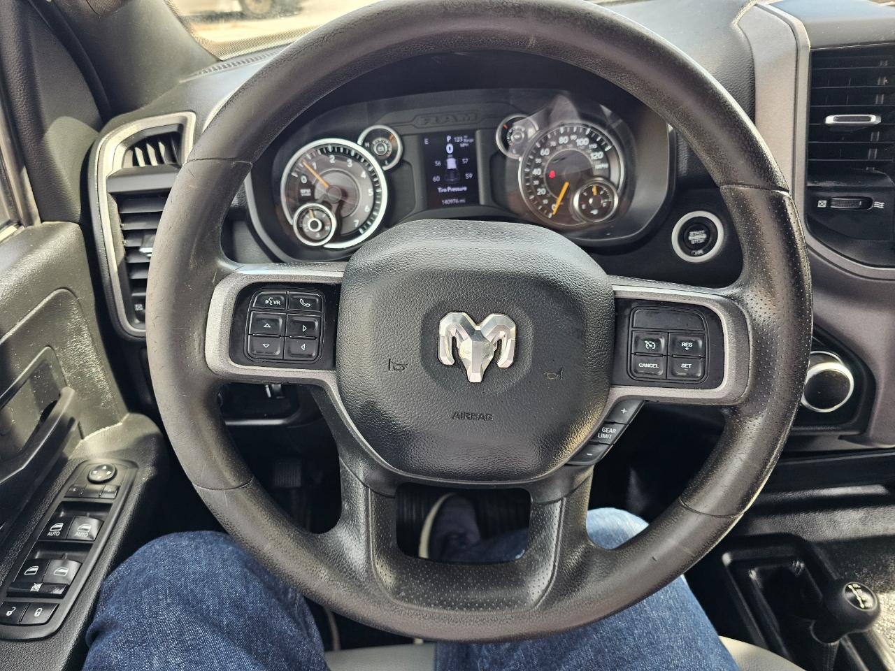 RAM 2500 Tradesman 4x4 Crew Cab 6'4" Box 2022