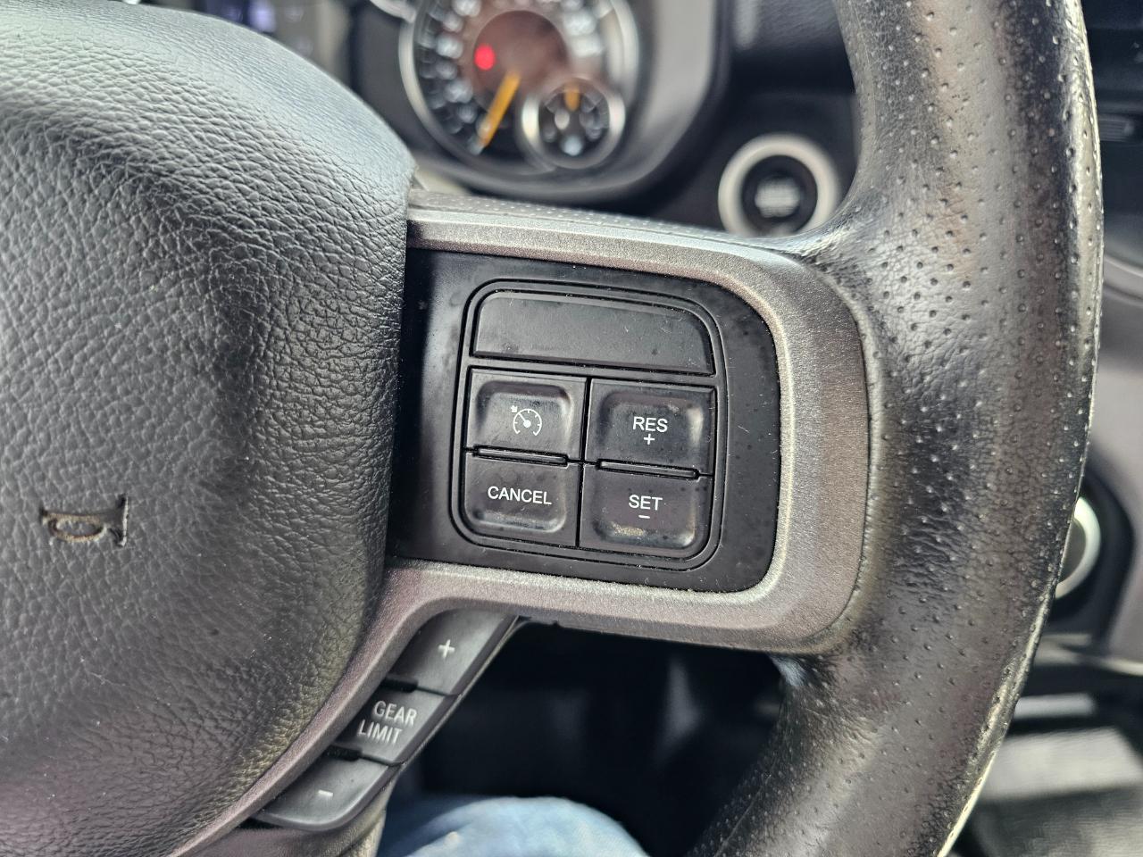 RAM 2500 Tradesman 4x4 Crew Cab 6'4" Box 2022