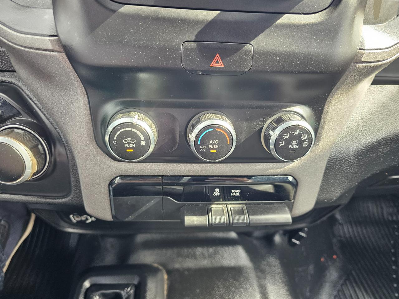 RAM 2500 Tradesman 4x4 Crew Cab 6'4" Box 2022