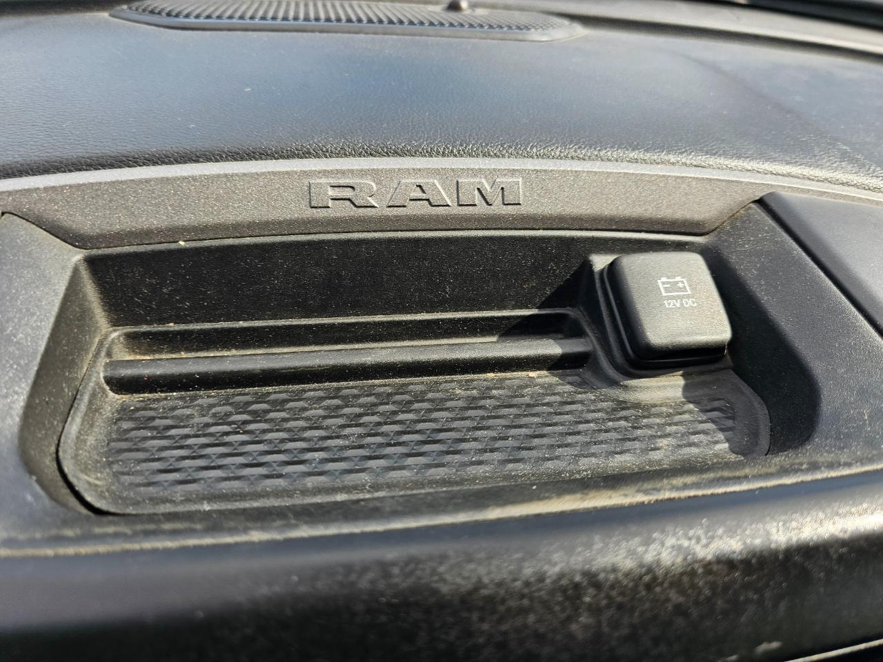 RAM 2500 Tradesman 4x4 Crew Cab 6'4" Box 2022
