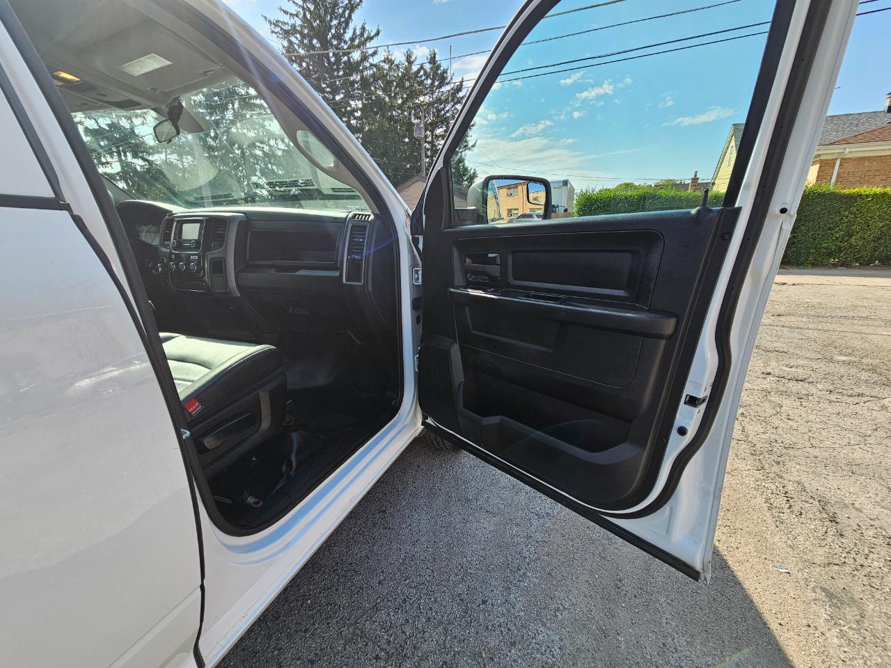 RAM 1500 Classic Tradesman 4x4 Quad Cab 6'4" Box 2021
