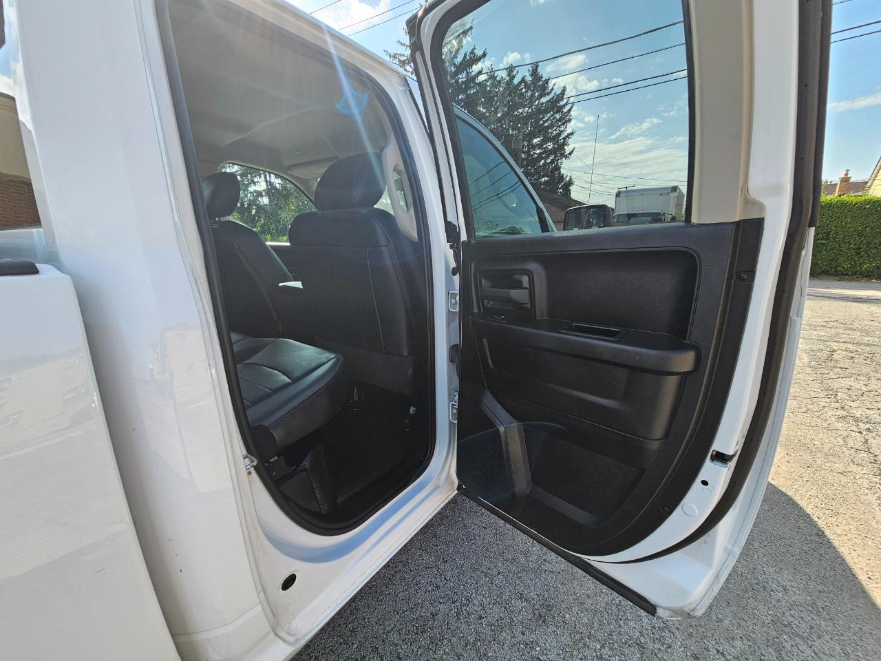 RAM 1500 Classic Tradesman 4x4 Quad Cab 6'4" Box 2021