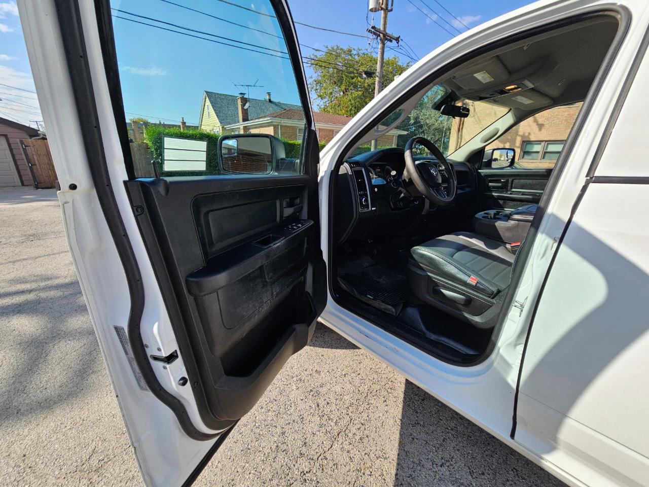 RAM 1500 Classic Tradesman 4x4 Quad Cab 6'4" Box 2021