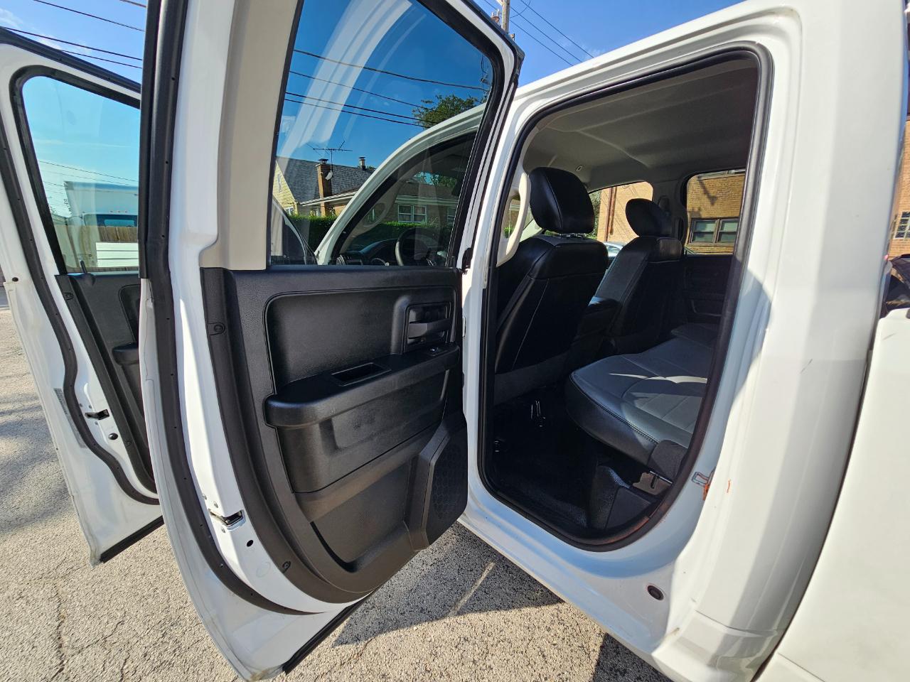 RAM 1500 Classic Tradesman 4x4 Quad Cab 6'4" Box 2021