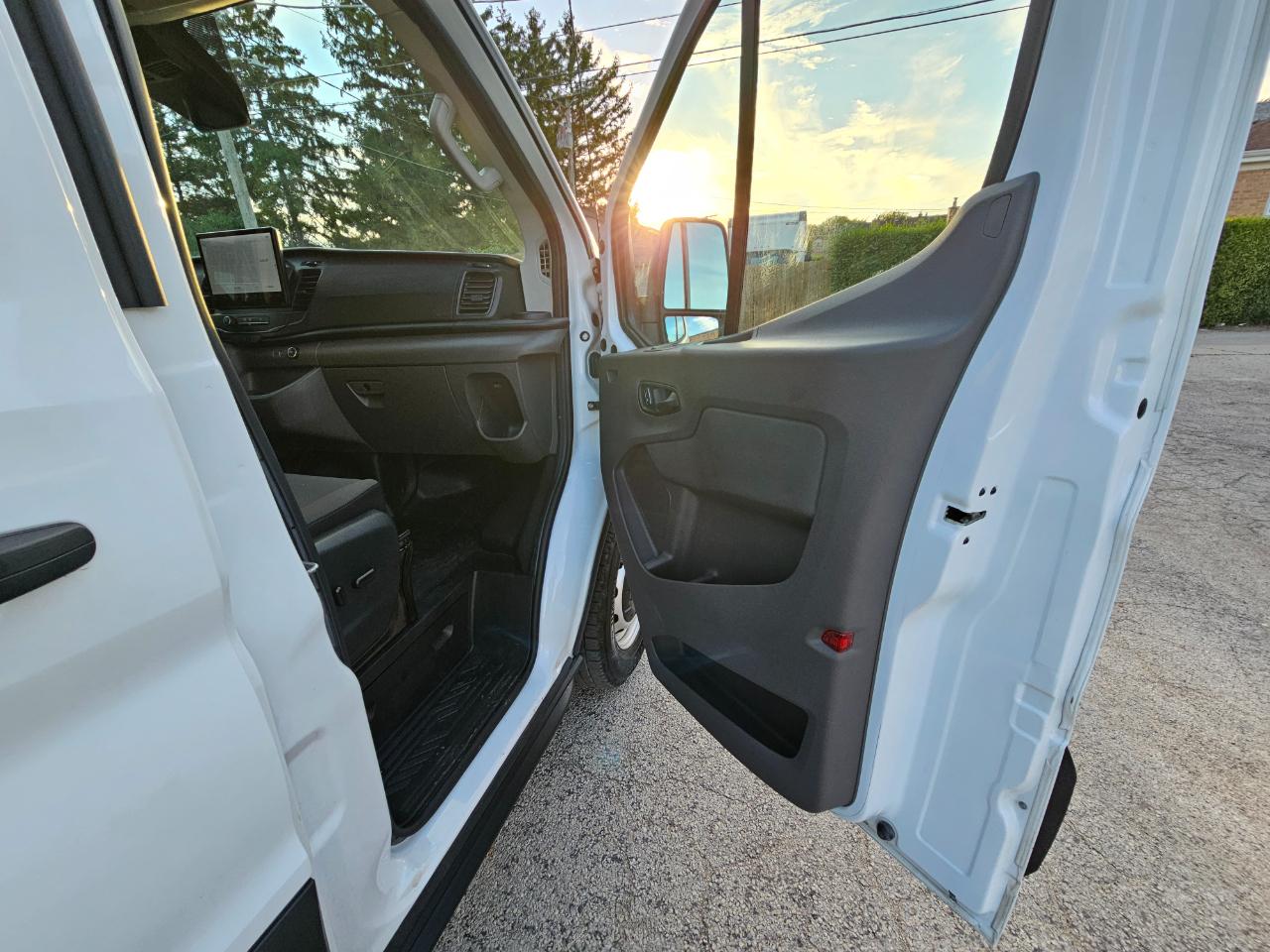 Ford Transit Cargo Van T-150 130" Low Rf 8670 GVWR RWD 2022
