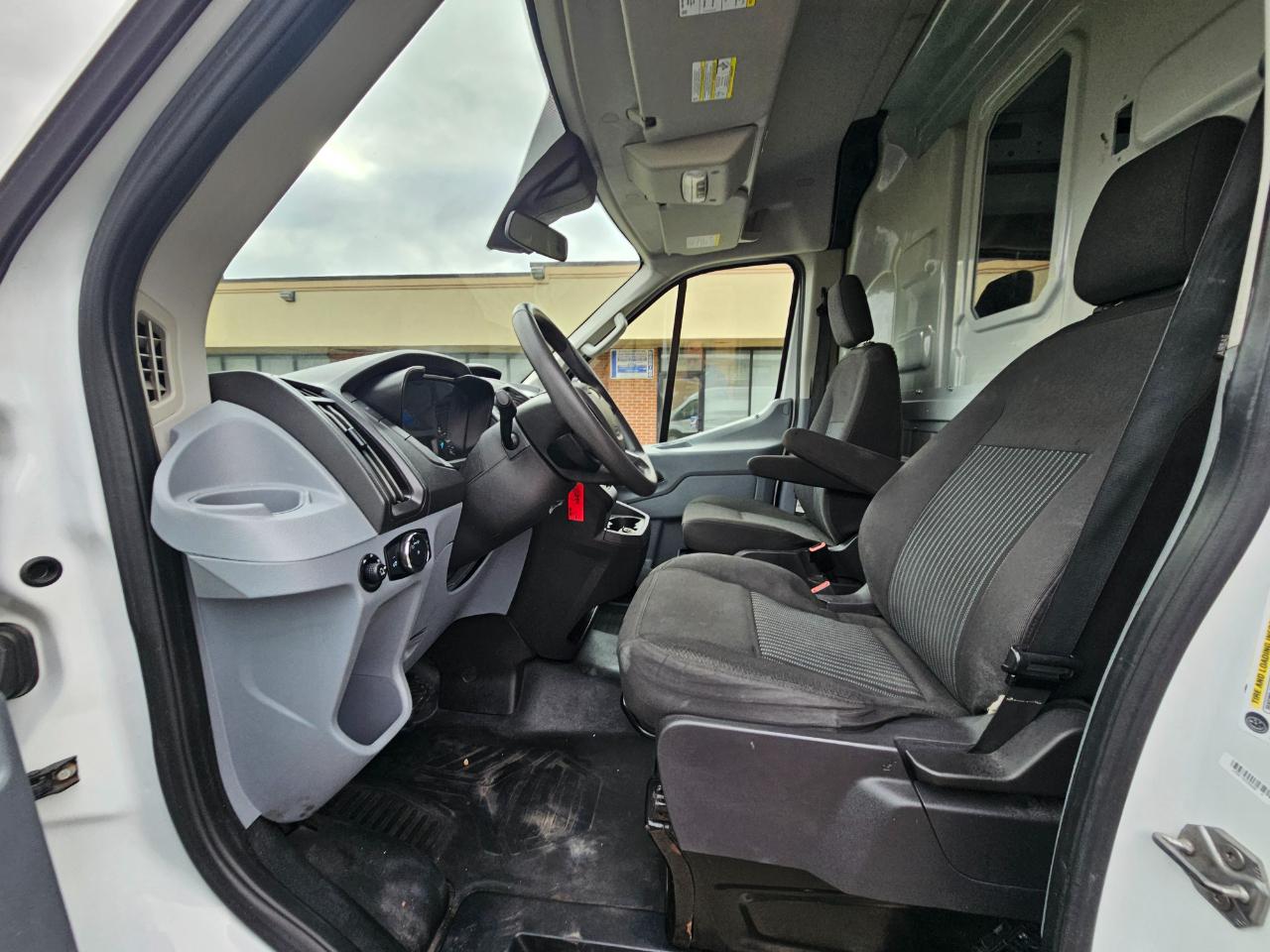 Ford Transit Van T-250 148" Med Rf 9000 GVWR Sliding RH Dr 2019