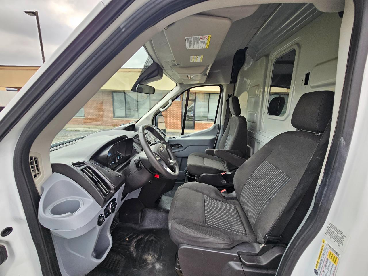 Ford Transit Van T-250 148" Med Rf 9000 GVWR Sliding RH Dr 2019