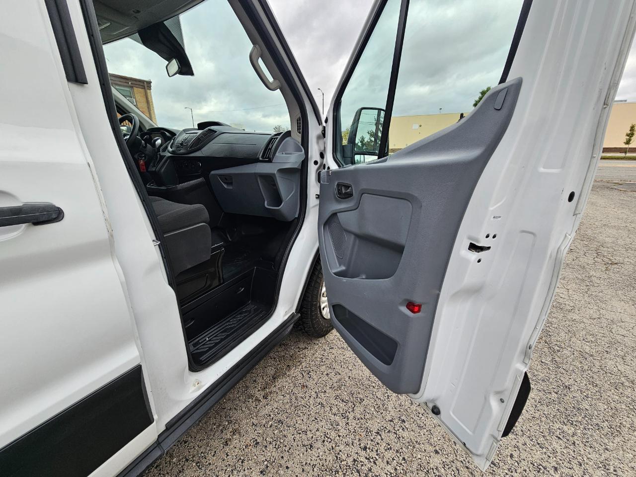 Ford Transit Van T-250 148" Med Rf 9000 GVWR Sliding RH Dr 2019