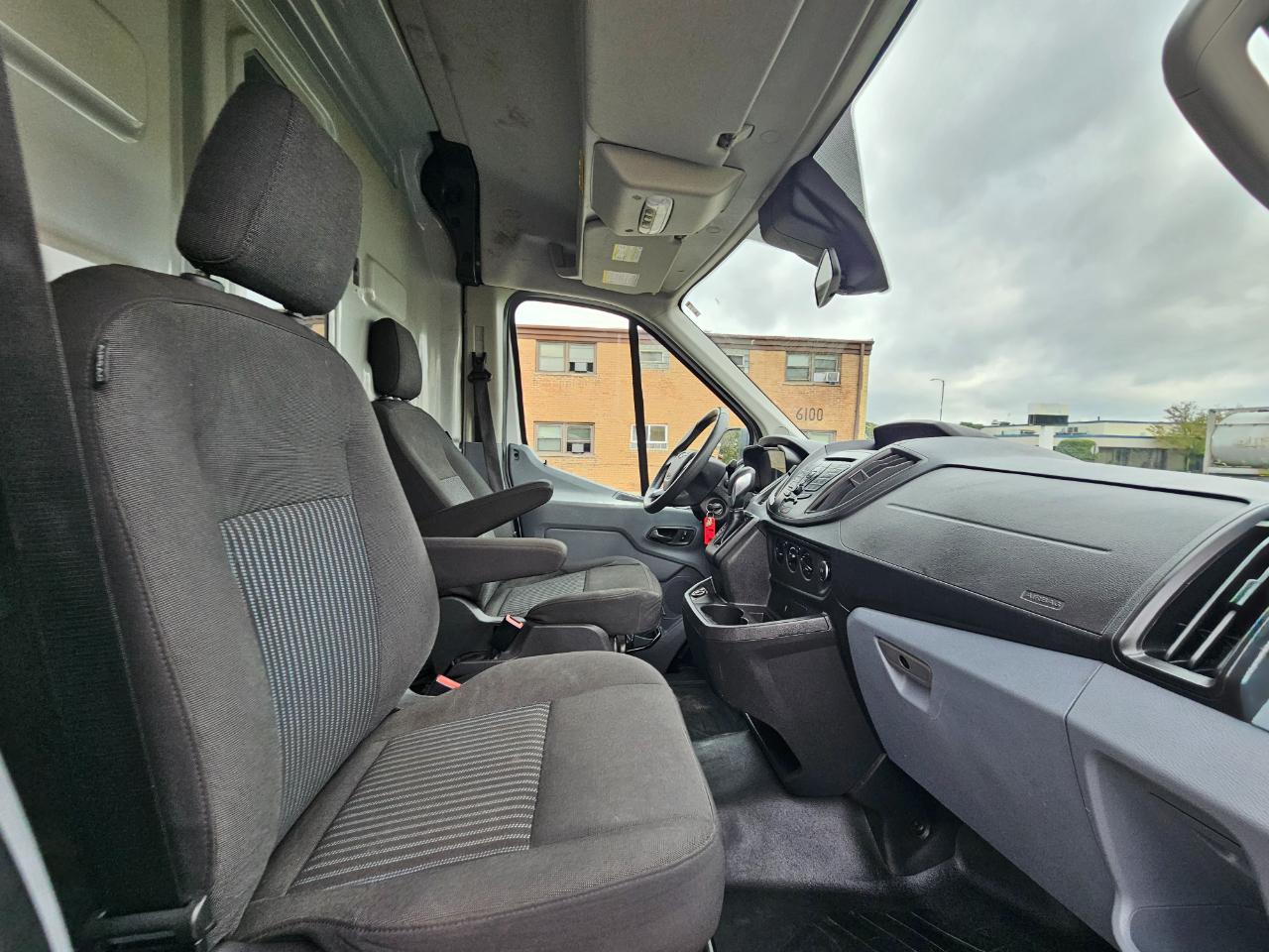 Ford Transit Van T-250 148" Med Rf 9000 GVWR Sliding RH Dr 2019
