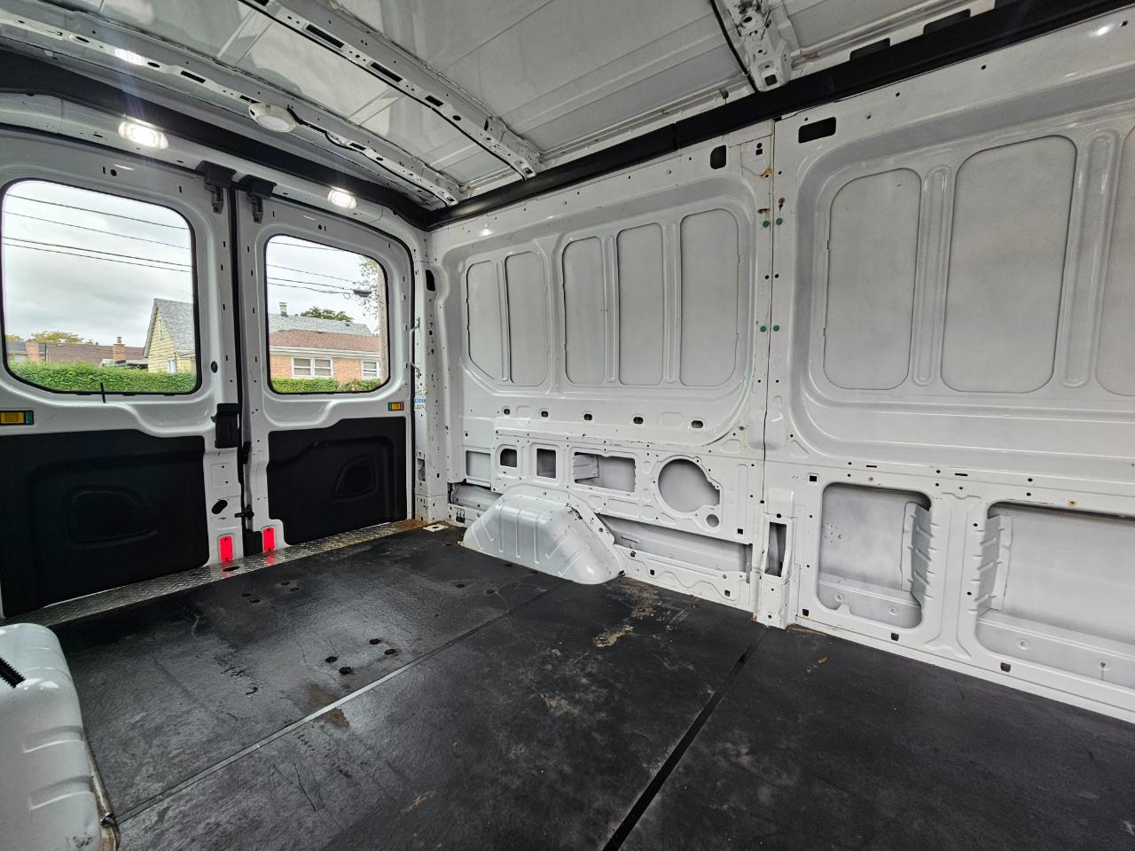 Ford Transit Van T-250 148" Med Rf 9000 GVWR Sliding RH Dr 2019